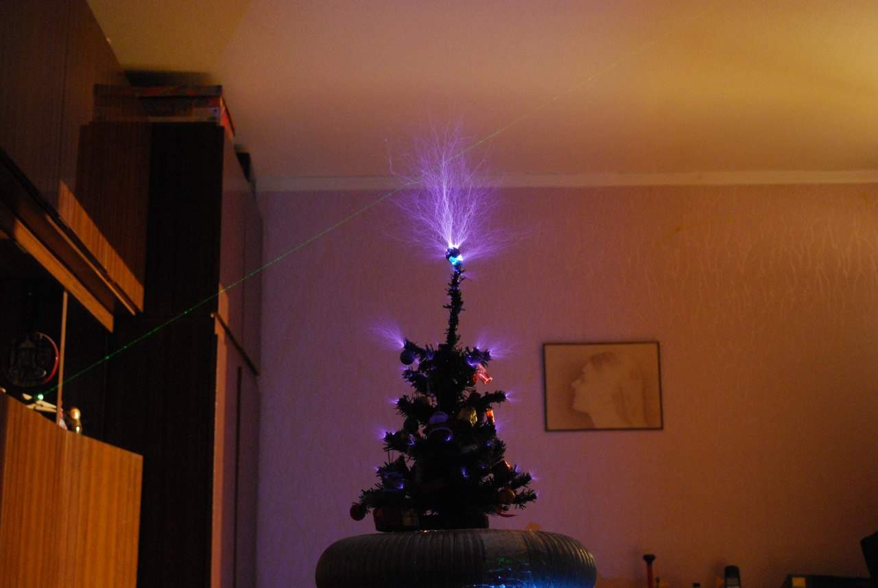 Christmas decorations with Tesla coils